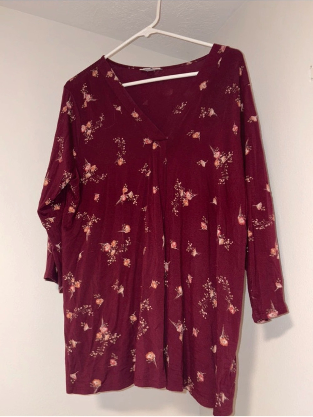 croft & barrow Burgundy Floral V-Neck Long Sleeve Tunic